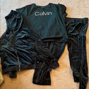 CalvinKlein green Velour Lounge Set 
3 piece
Hoodies zip up 3x
Top 3k
Bottoms 2x